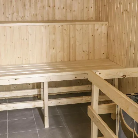 Semesterbostad Ellie's *