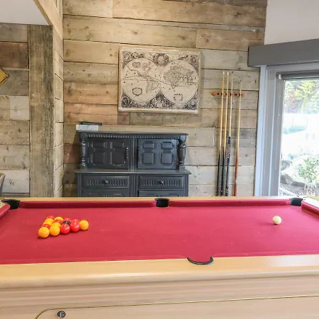 Semesterbostad Ellie's *